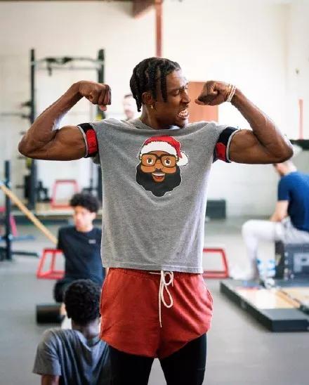 辛辛那提红人队组建“大红机器（The Big Red Machine）”，统治了 70 年代中期的国联