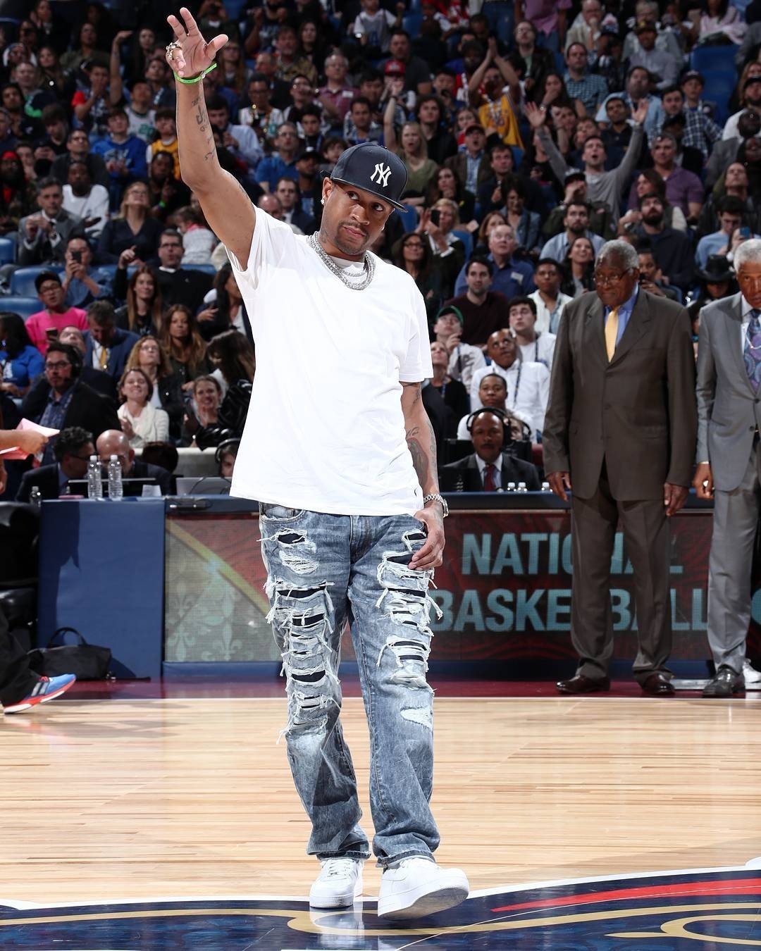 卫报：澳超削减分红+工资帽引发不满，球员工会准备罢赛抗议