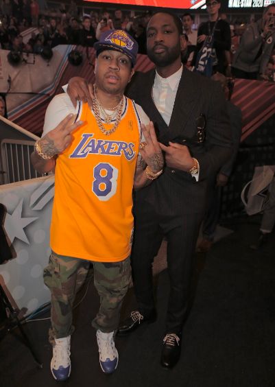 东契奇30分10助攻詹姆斯30分，湖人客场111-103力克鹈鹕