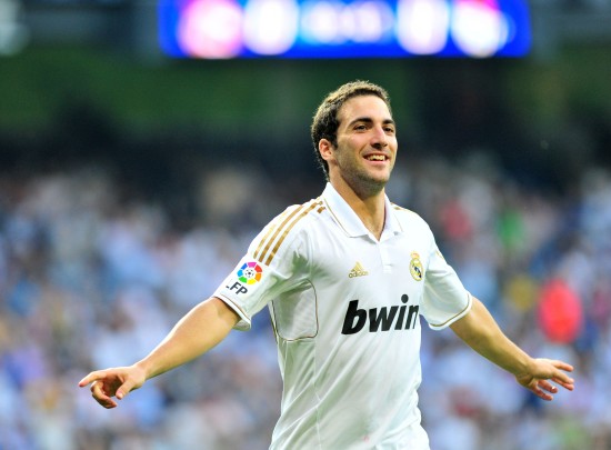 2025 赛季：大联盟平均球速首次突破 94.5 哩，联盟考虑推后投手丘位置